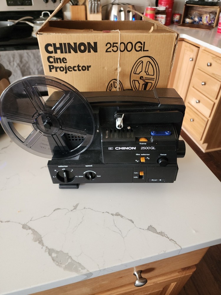Chinon 2500 GL Self Reeling Adjustable Projector Original box, Packaging
