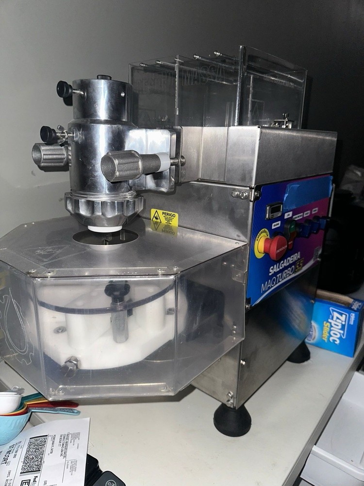 Salgadeira - Machine for making savory snacks, such as coxinha, kibe, risoles.