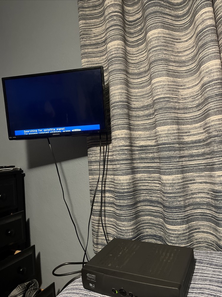 HUGHES SILVER EDITION HIRD-E1 DIRECTV SATELLITE RECEIVER WITH POWER CORD