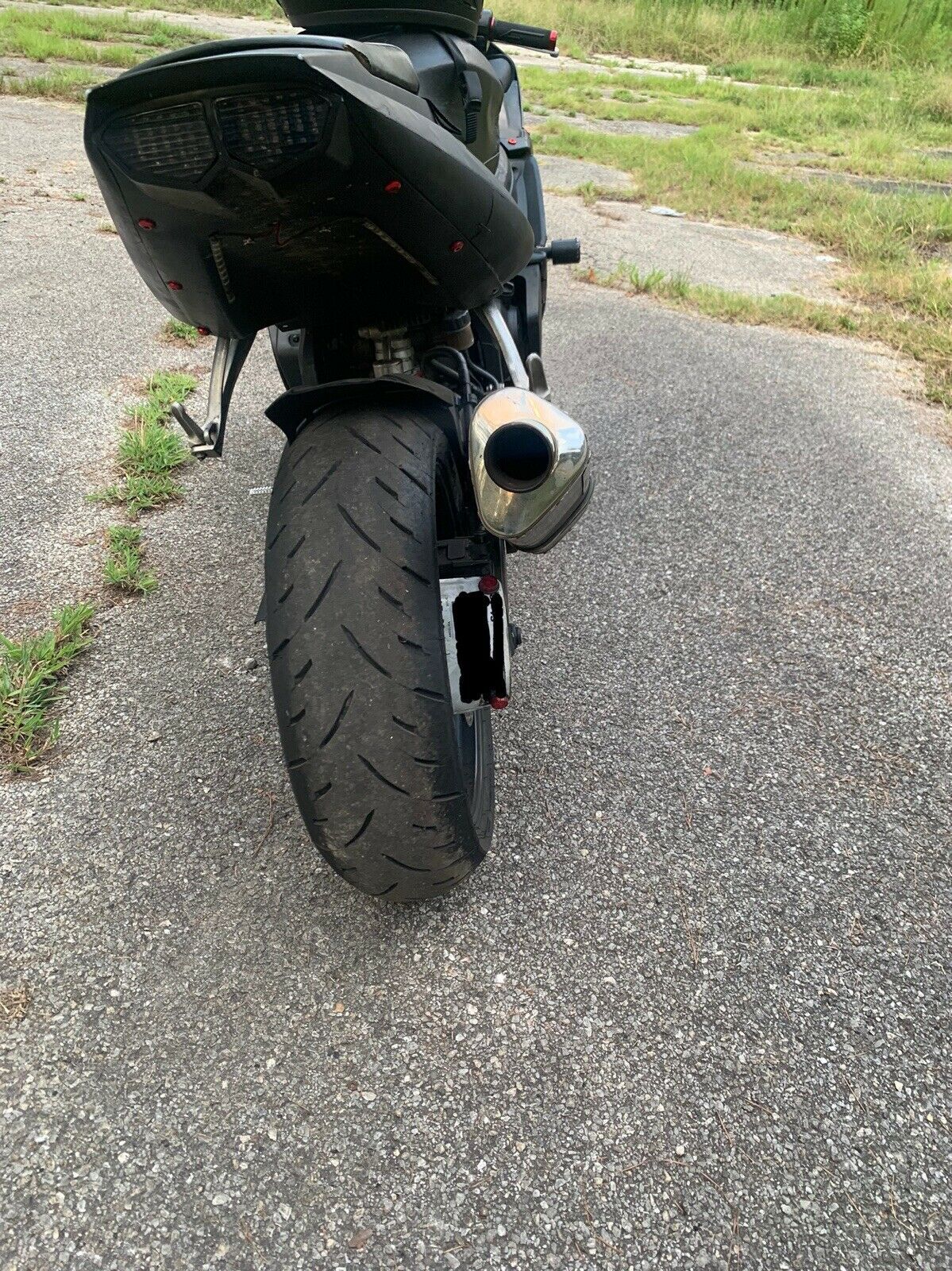 Side Vertical License Plate Relocation Bracket for YAMAHA YZF R1 Series All Year