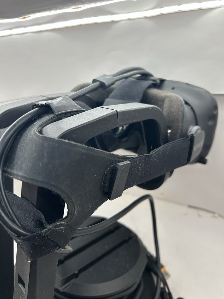 HTC Vive Virtual Reality Headset OPJT100 Only With Stand - TESTED