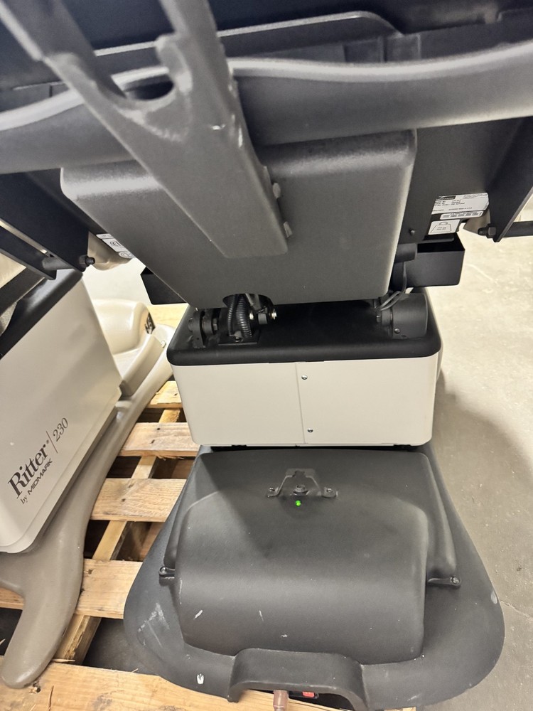 Midmark 630-003 Power Procedure Chair