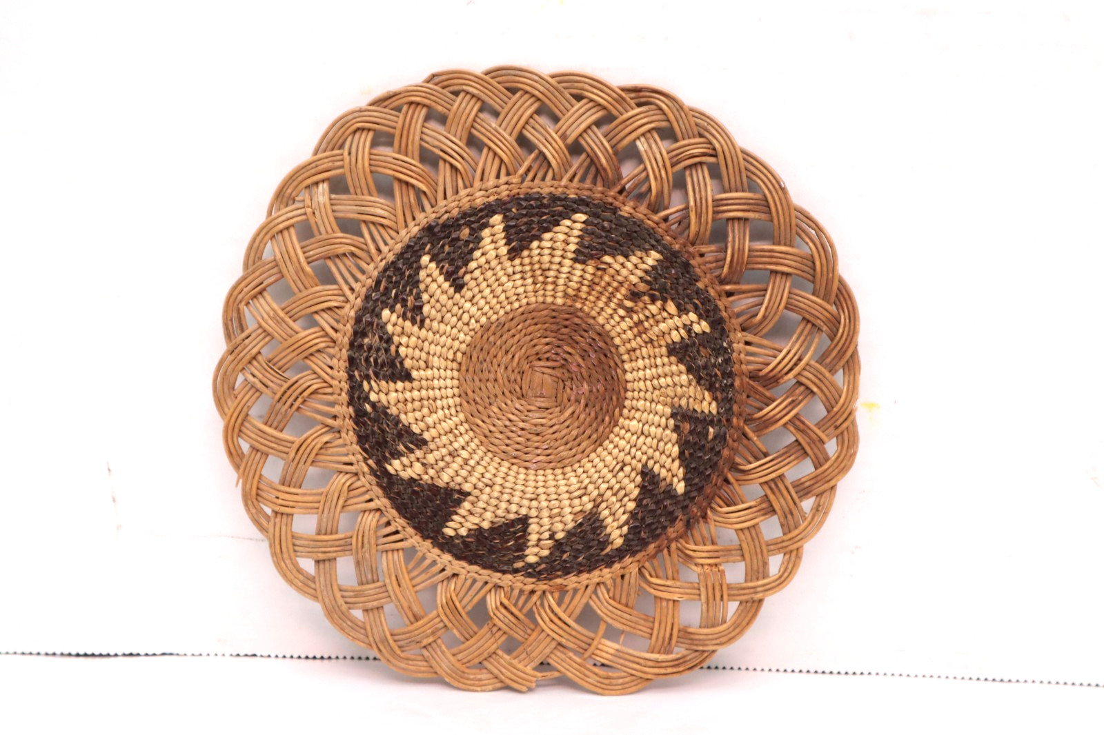 VTG Native American Indian Hupa Yurok Woven Basket Plaque Flat Tray Trivet 6.75"