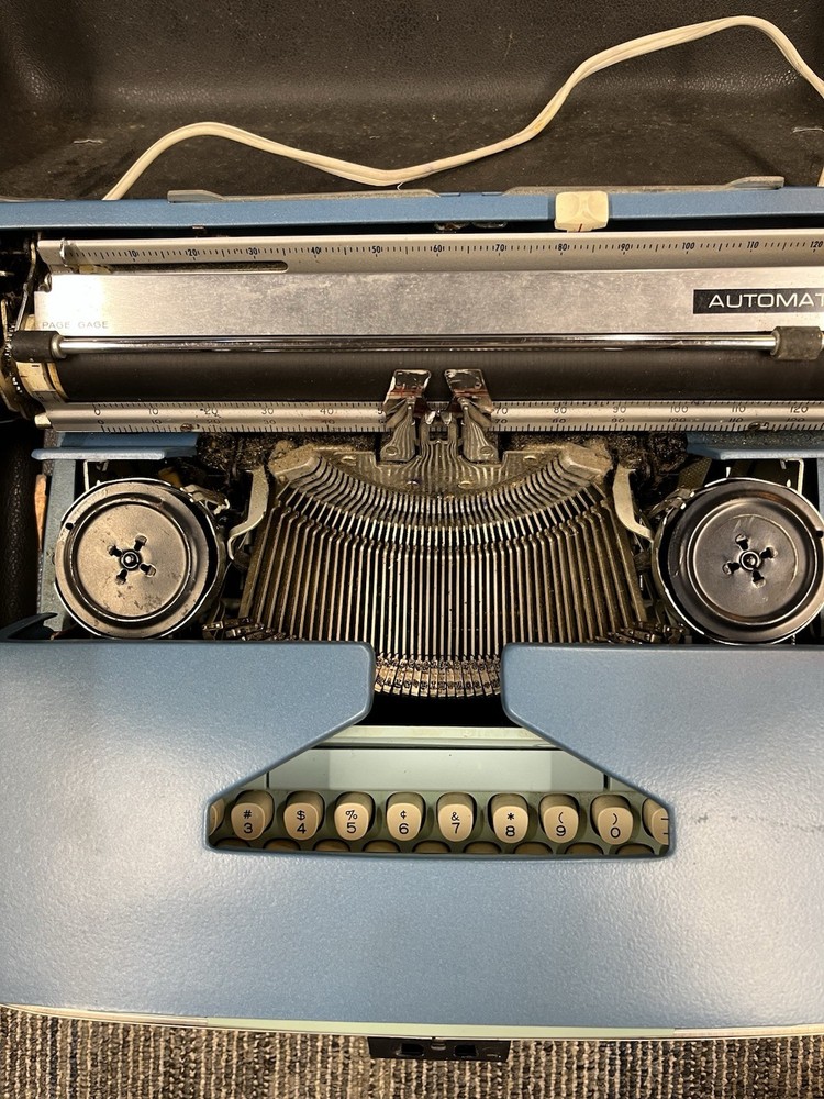 SCM Smith Corona Cougar Automatic 12 Portable Typewriter W/Case Tested