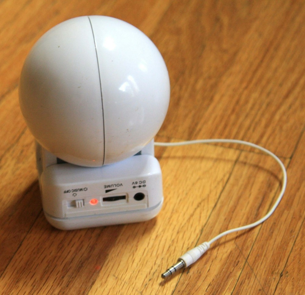 Portable wired speaker white ball folding blinking multicolored lights