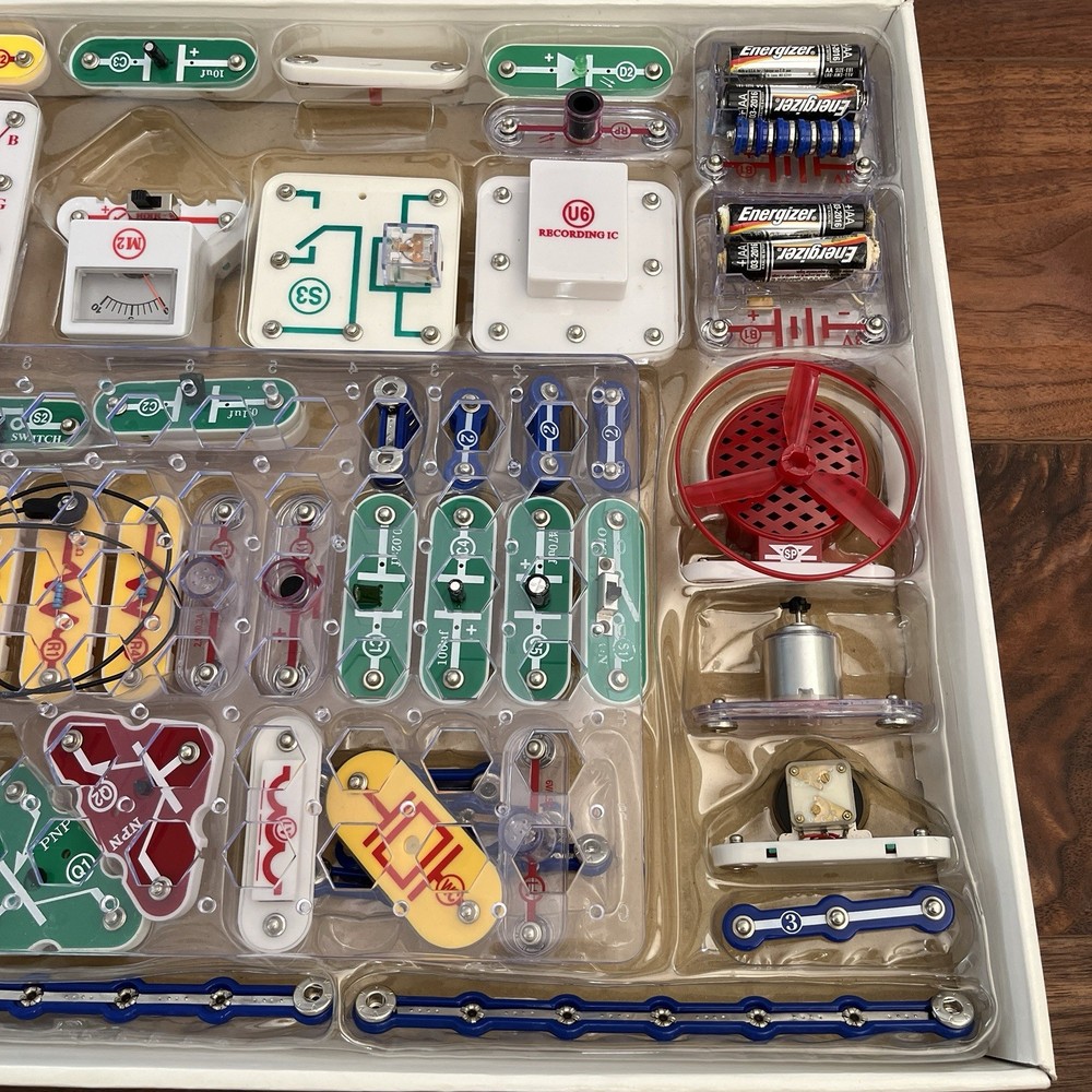 Elenco Electronics Snap Circuits Extreme 750 Experiments Kit