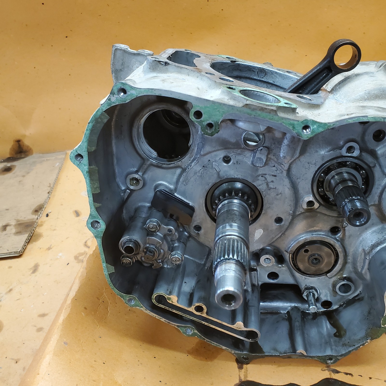 1997 Honda Foreman 400 4x4 Engine Motor Block Crank Case Crankcase Shaft Bottom