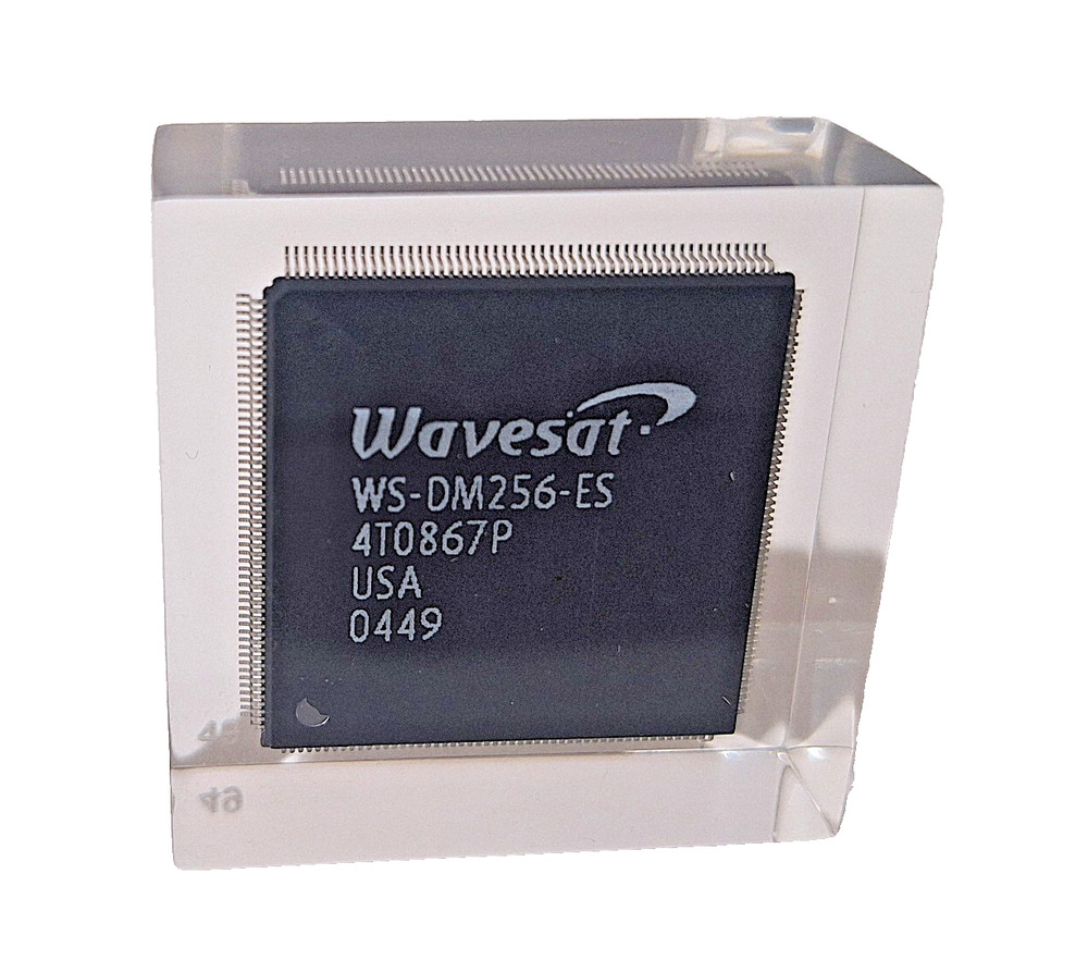 Wavesat WiMAX DSP computer Chip Lucite Paperweight Engineering Sample 2004