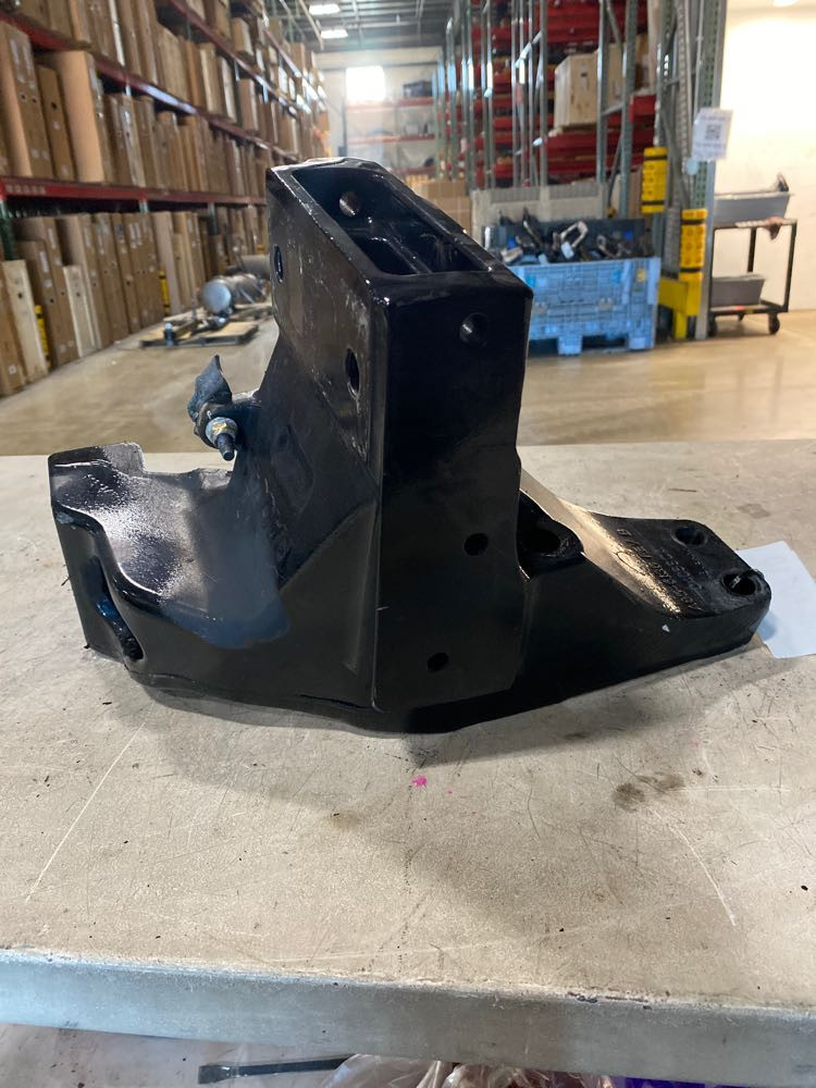 2020 Peterbilt 579 Cab Mount A856136 (630-10710)