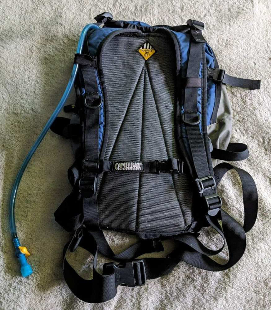 CAMELBAK Cloud Walker Hydration Backpack 2.0 Liter 70 oz Reservoir Gray Blue
