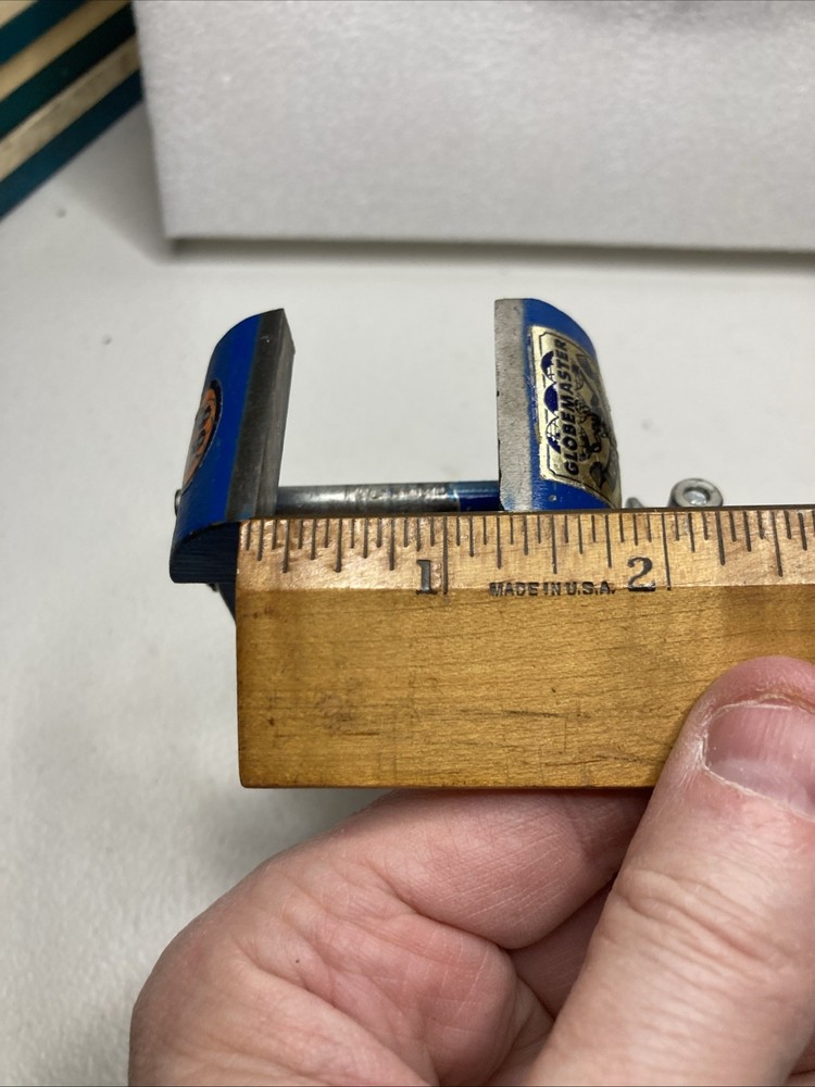 VINTAGE MINI GLOBEMASTER 5929 BENCH TABLE VISE-great Shape-D