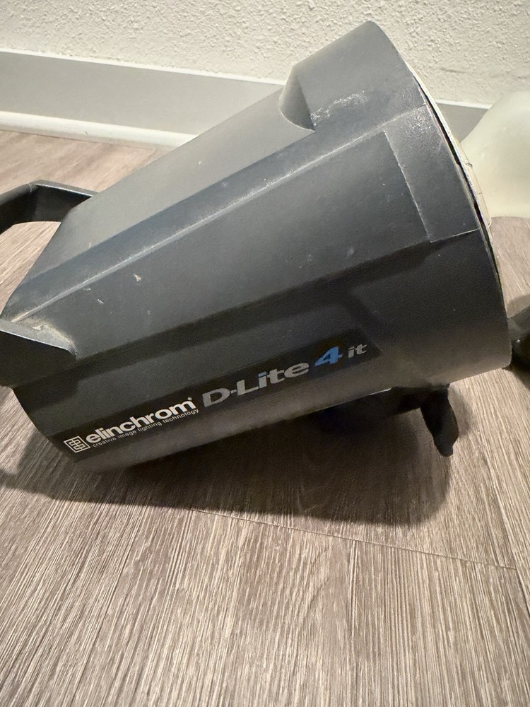 TESTED - Elinchrom D-Lite 4 it Bundle - 2 Light Units