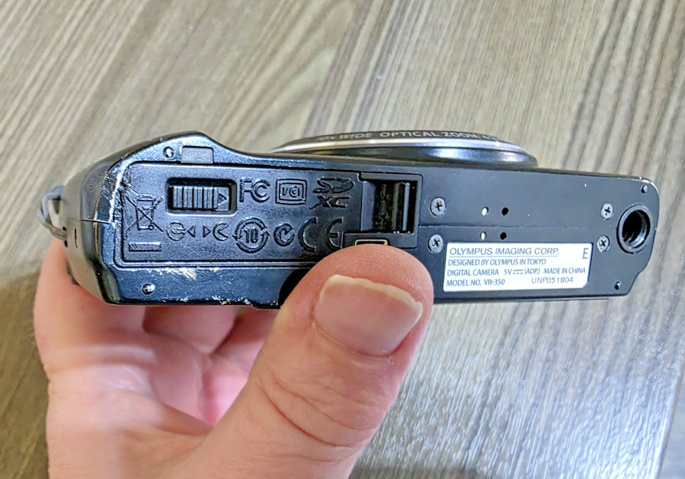 OLYMPUS VR-350 16MP Digital CAMERA - PARTS ONLY