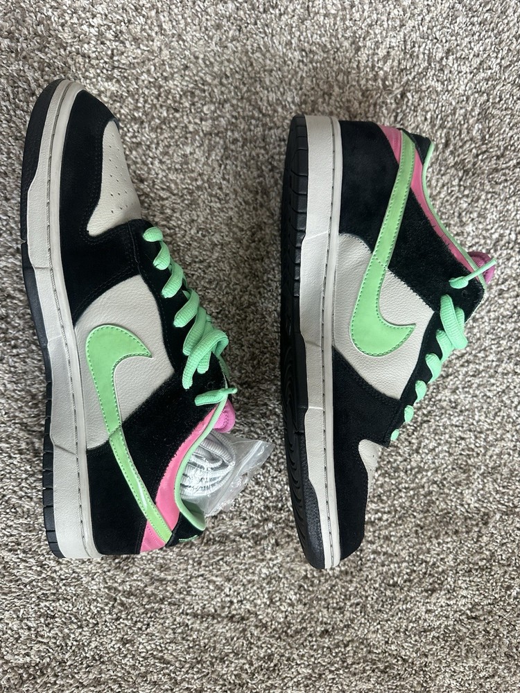 Nike SB Dunk Low Poison