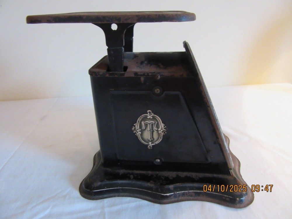 Vintage Metal Scale 24lbs Black Kitchen Scale