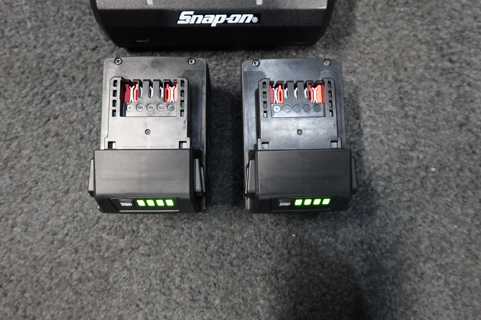 Snap On CTPSK185 18v 5Ah Power Supply Kit 2pc CTB185 + 1pc CTC131A Charger