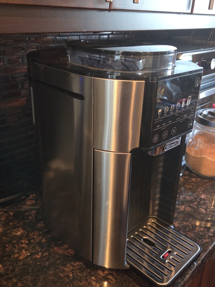 De'Longhi TrueBrew Drip Coffee Maker, Built in Grinder CAM51035M