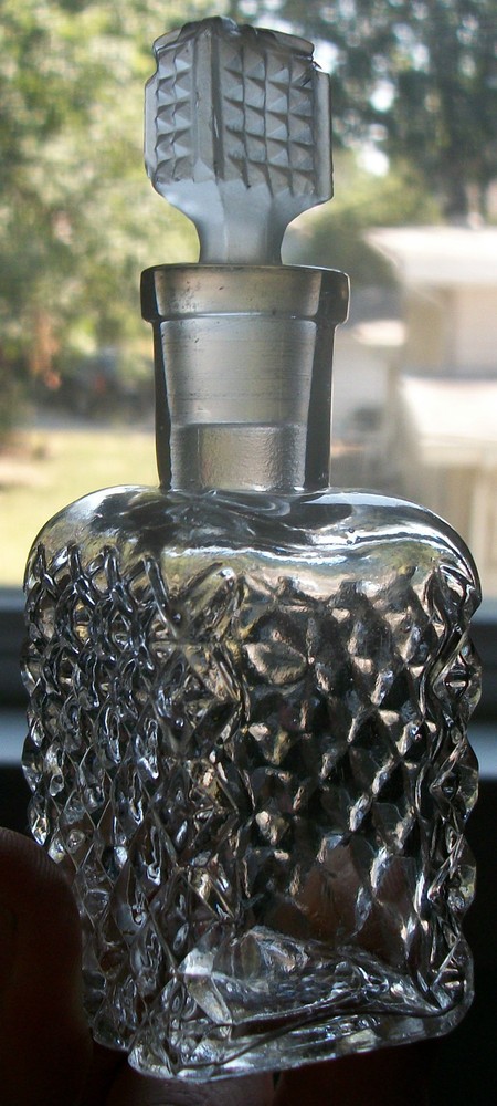 DIAMOND PATTERN MOLD BLOWN PERFUMER WITH ORIGINAL STOPPER SHINY MINT
