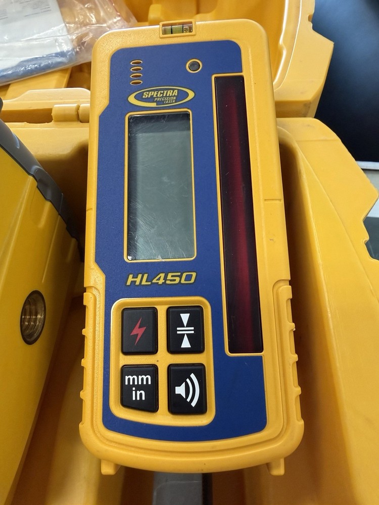 Spectra Precision Laser Level with Hl450 Receiver (LL300S)