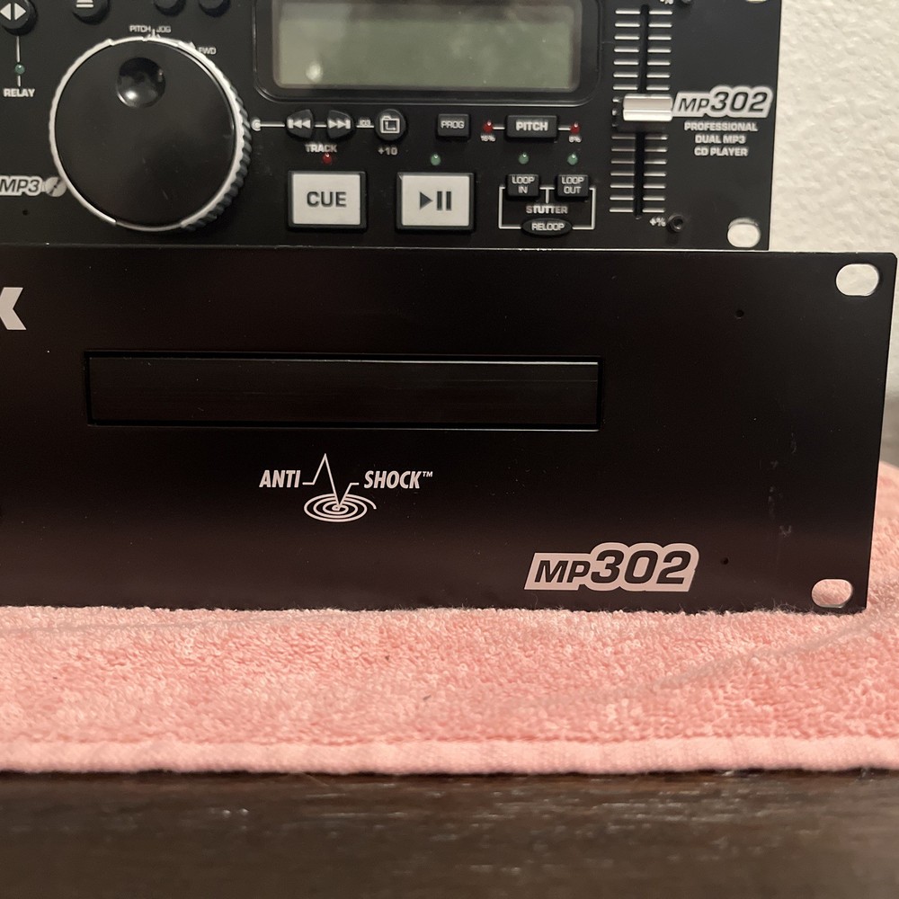 NUMARK MP302 Professional Dual MP3 CD Player With Controller. Rack-mount.
