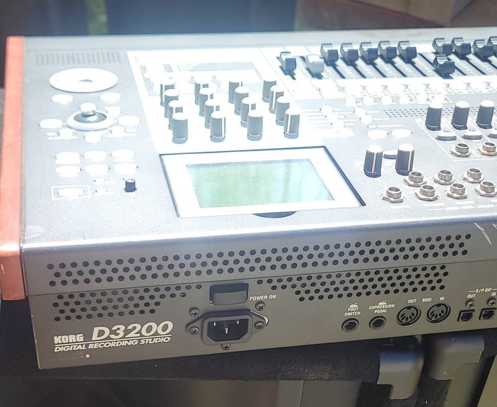 Korg D3200 Digital Recording Studio System With Power Cord