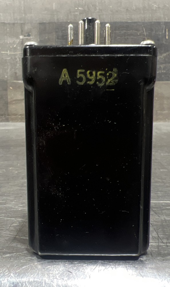 SOLID STATE FLASHER MODEL A 5952 RELAY. 8 Pin Used Surplus
