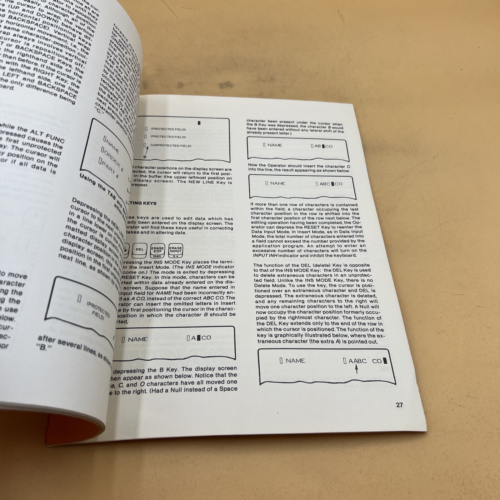Telex Terminal Communications TC 277C Keyboard Display Terminal Operators Manual