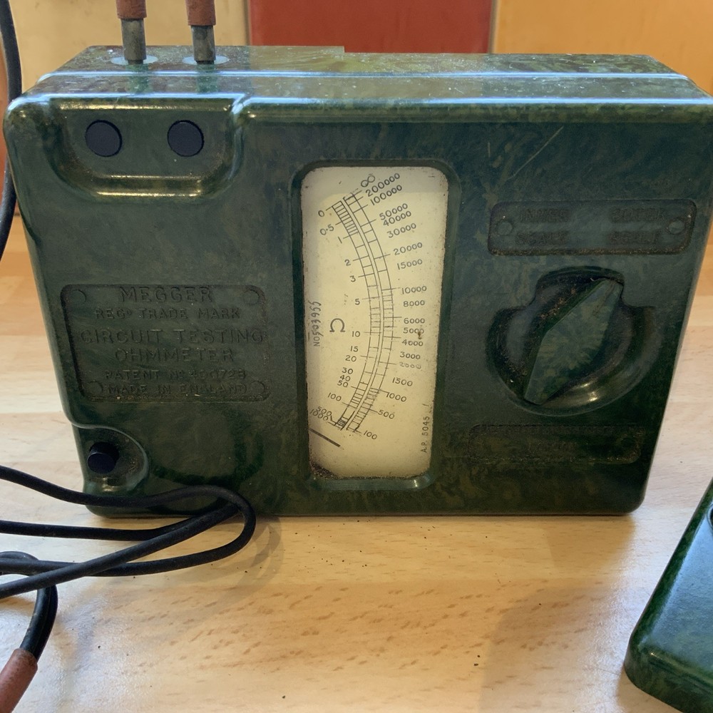 Megger Ohmmeter Tester Green Bakelite, Evershed & Vignoles London.