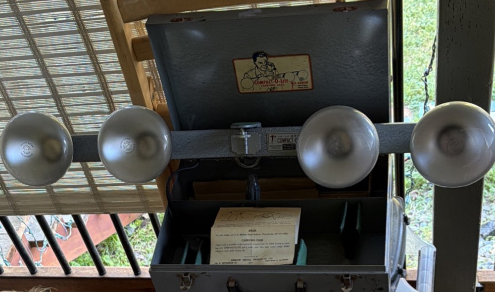 Arrow Compact-O-Lite Continuous Lighting Set Silver Carrying Case 4 Bulbs