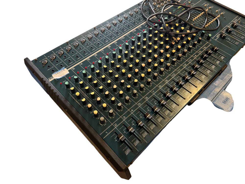 Audio Centron AC-116 Powered Audio Mixer