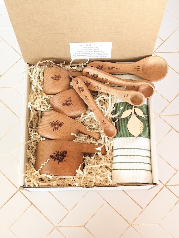 New Wildflower Engraved Measuring Cups & Spoons Baking Gift Set