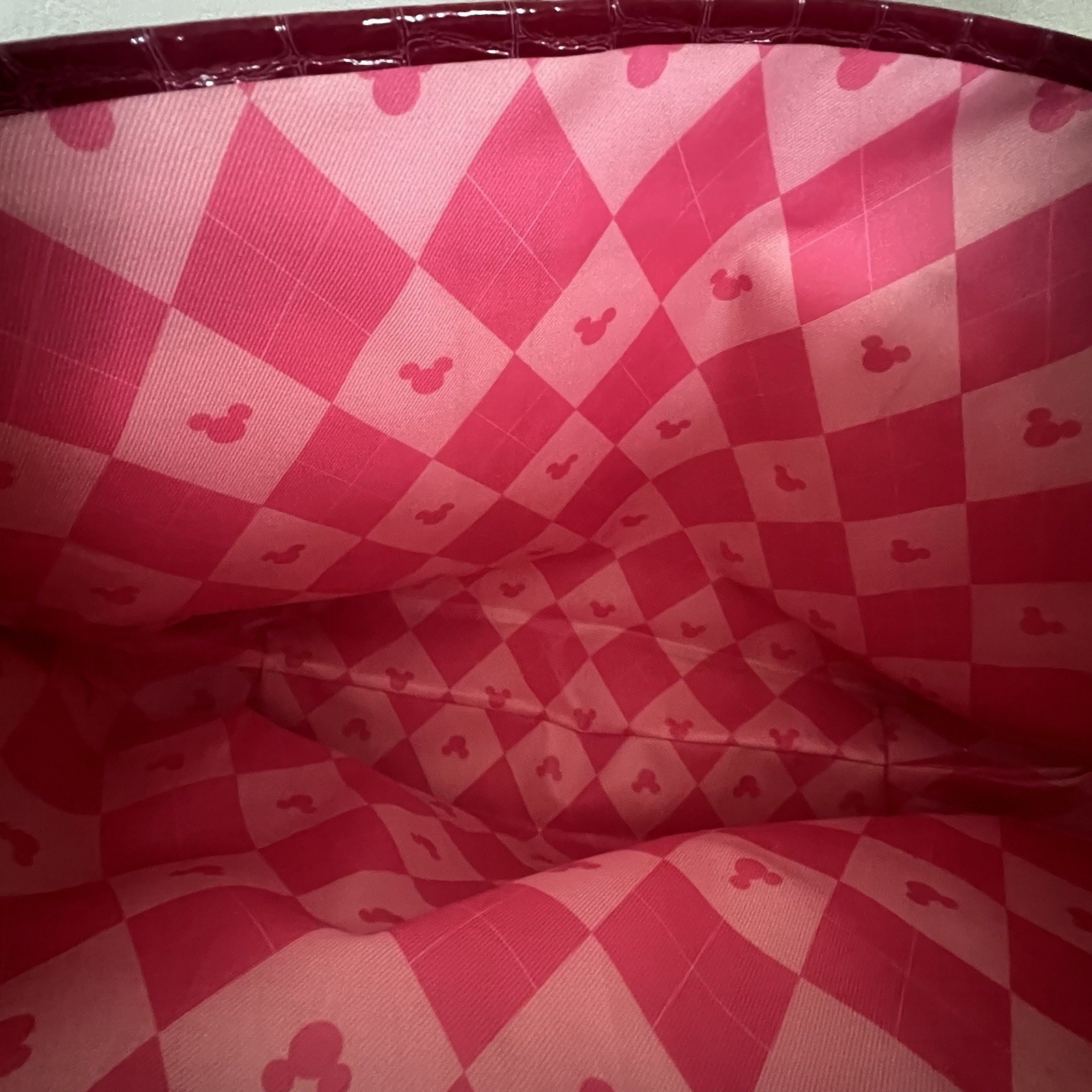 Walt Disney World Disneyland Resort Red Patent Leather Tote Bag Minnie Mouse Bow