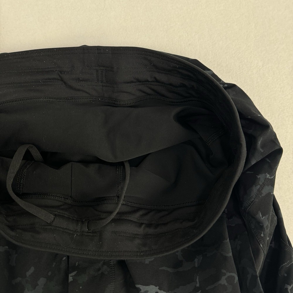 Lululemon T.H.E. Shorts Mens Small Elements Cyberspace Black Athletic Lined EUC