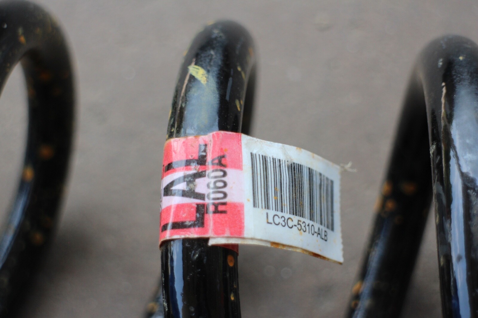 front suspension coil spring 2pc set for 2005- 25 Ford F-250 F-350 Super Duty