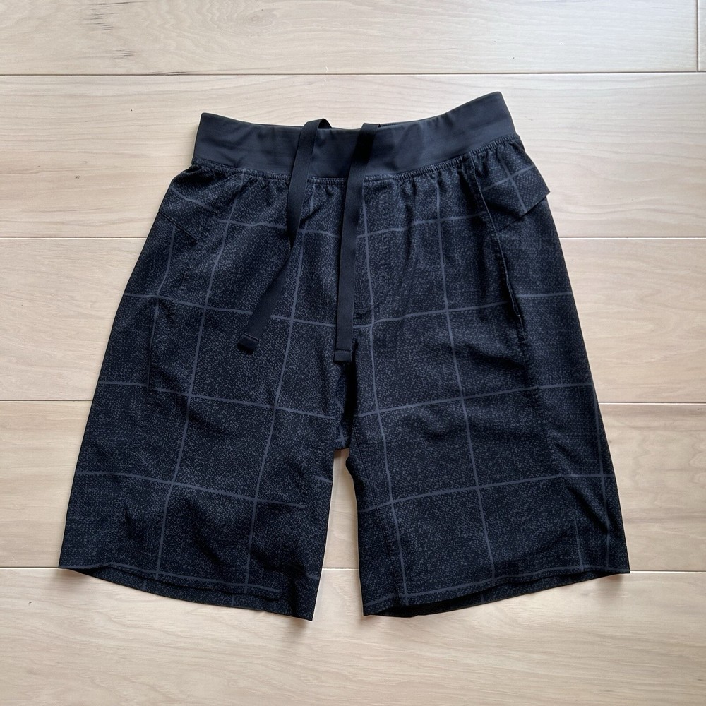 Lululemon Core Shorts Liner-less 10” Inseam Men’s Small