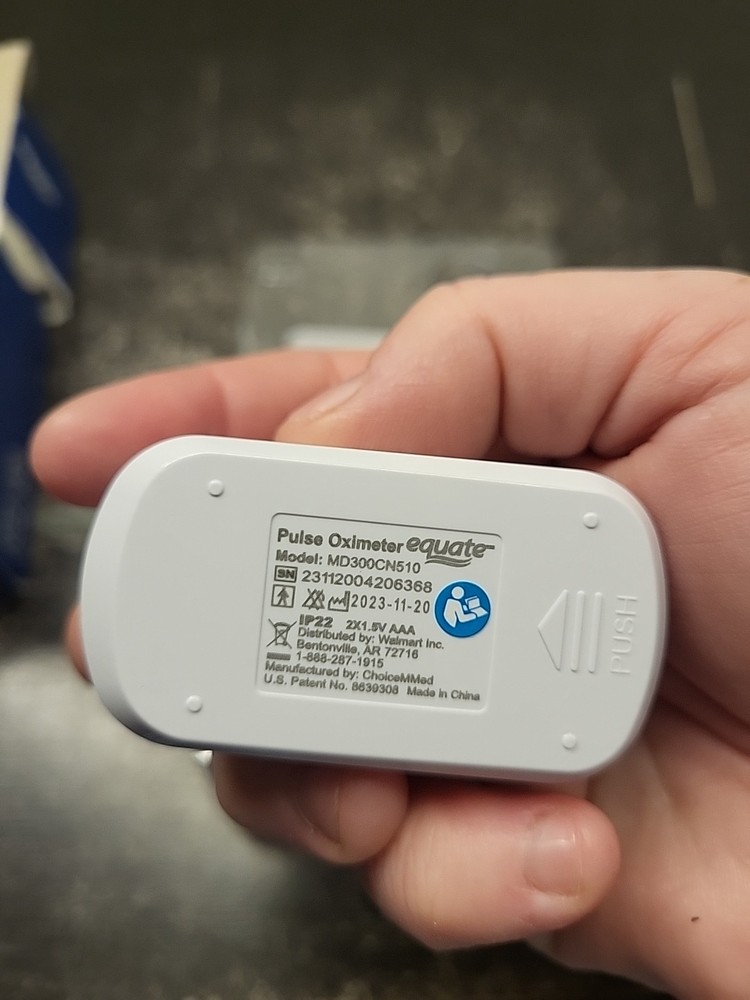 EQUATE Pulse Rate Oximeter Fingertip Oxygen Level Read Description