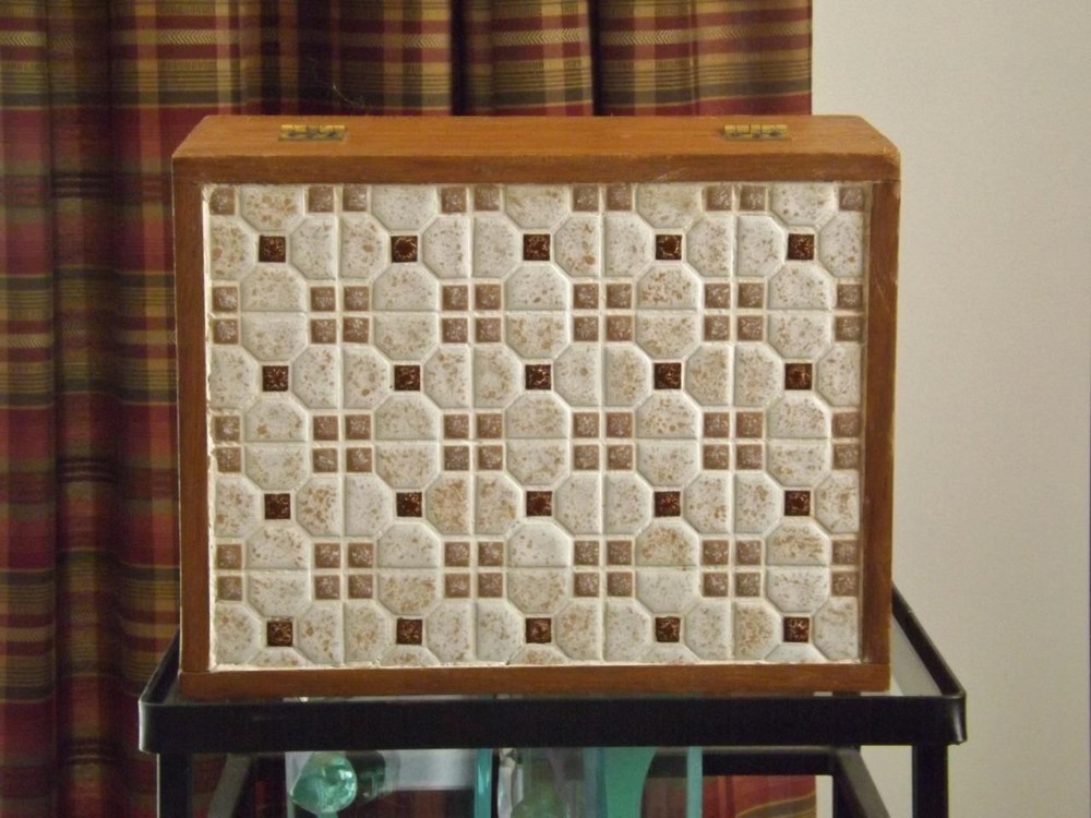 Wood Sewing Box 18 Thread Holders Tile Top EXC