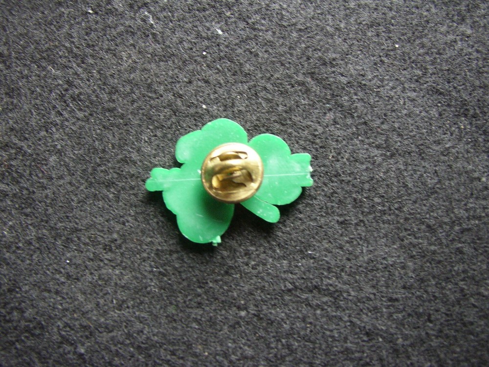 Budweiser vintage Shamrock Pin, plastic