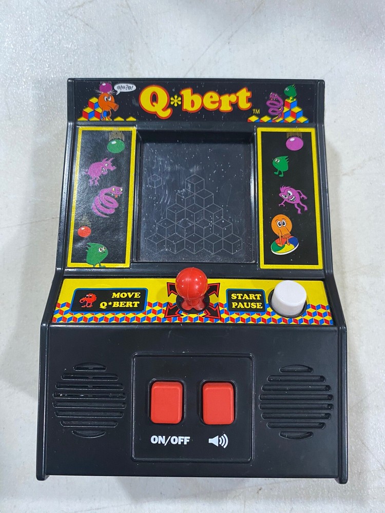Q Bert By Basic Fun Arcade Classics - Retro Mini Arcade Game 2016 09549