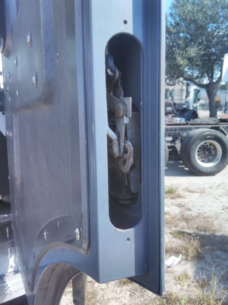 For 2007 MACK MR688 DOOR ASSEMBLY Right , FL