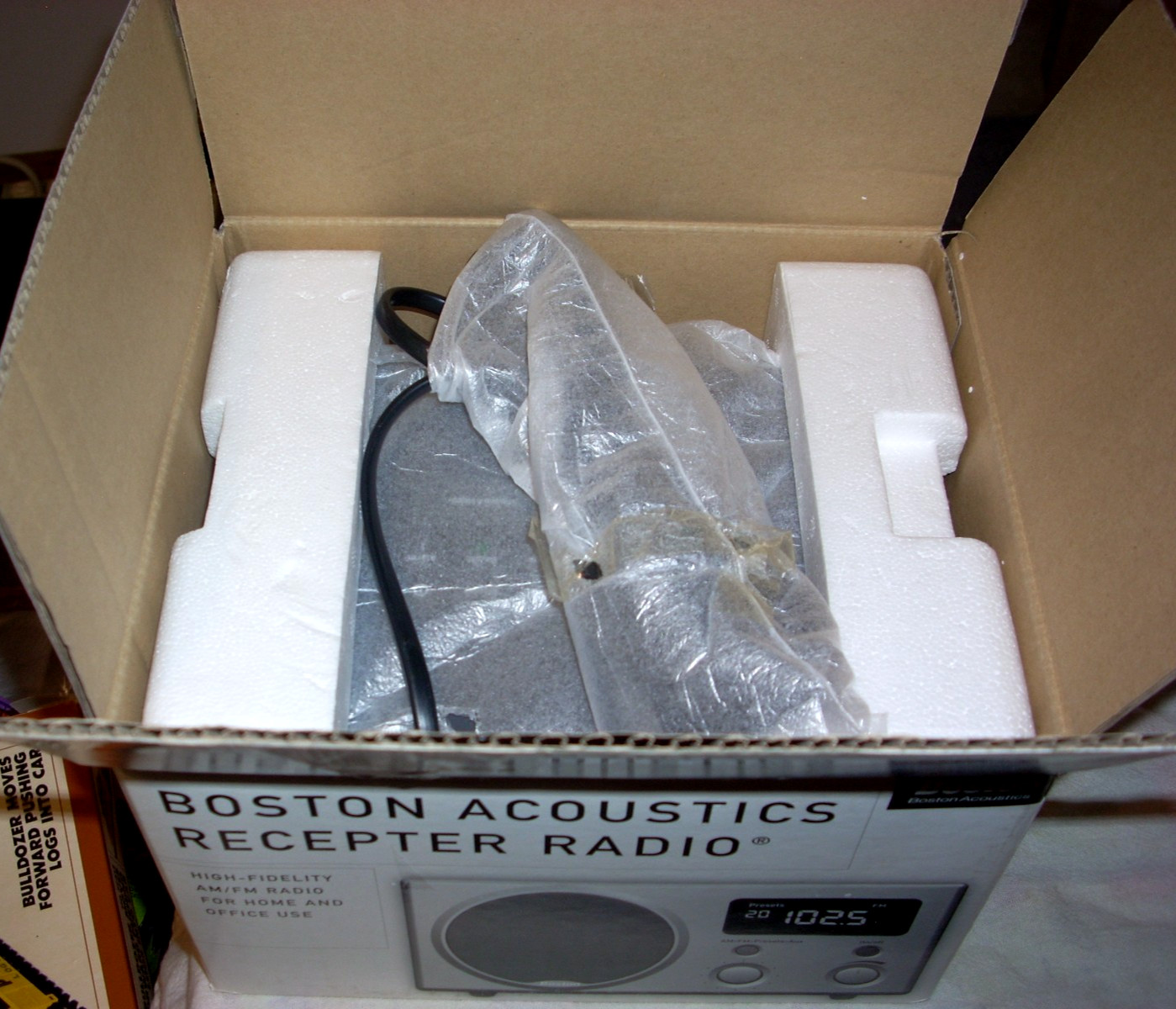 New In Opened Box Boston Acoustics Recepter HD AM FM Alarm Clock Radio w/Antenna