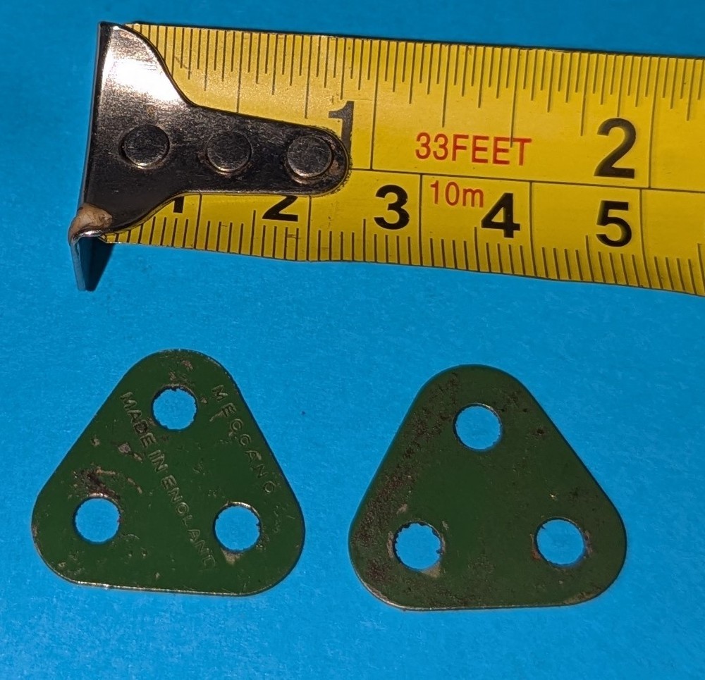 Meccano 2 X #77 1" triangular plate Med Green