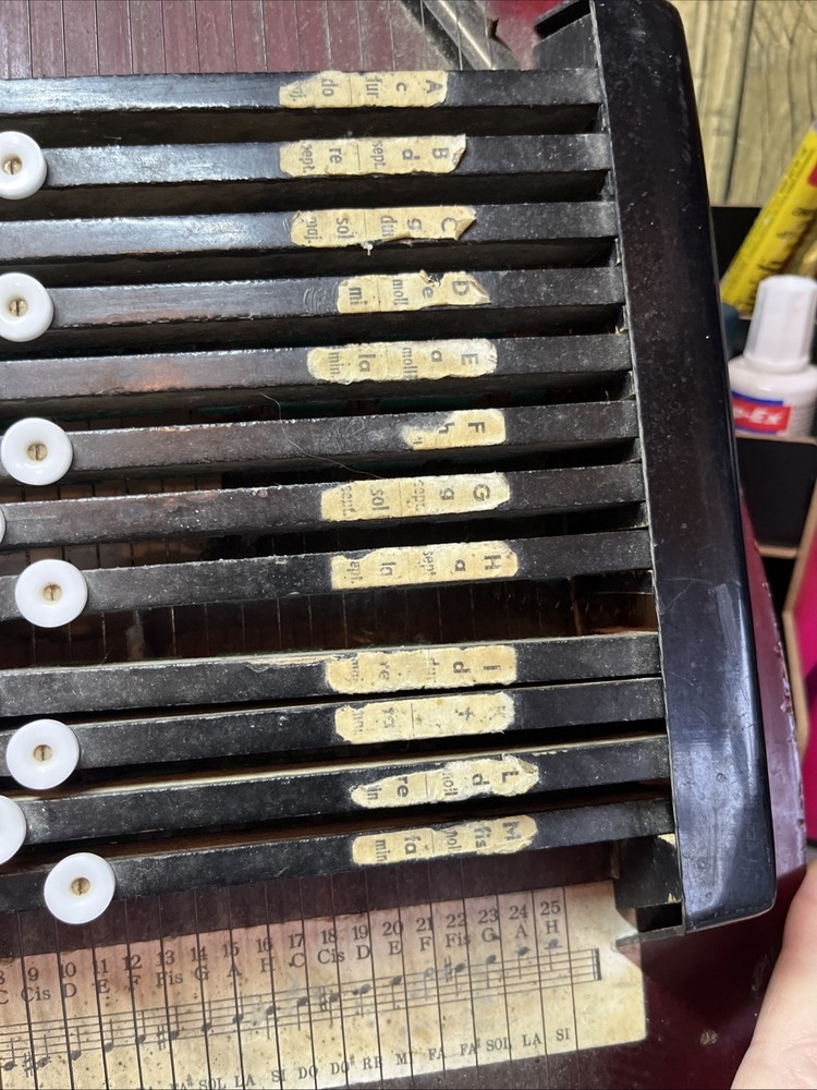 Antique Auto Harp ,very rare.