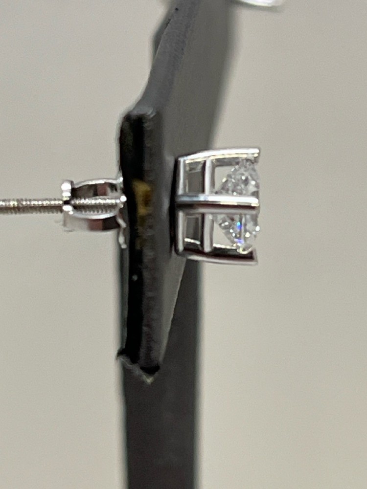 18K Gold-Diamond STUDS (G69006845)