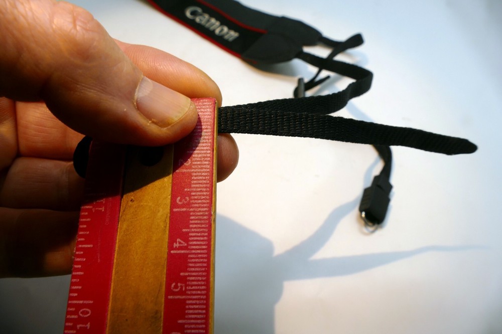Canon EOS Digital Camera Neck Shoulder Strap - missing buckle at the end