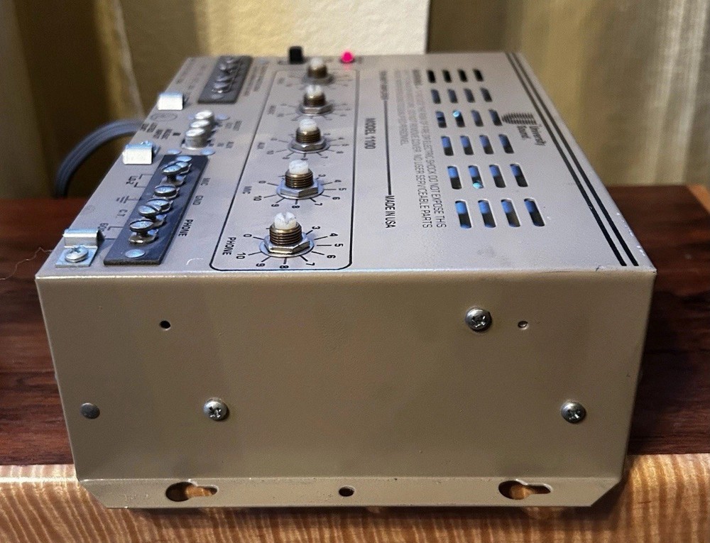 University Sound Model 1100 Wall-Mount Paging Amplifier Control Panel W/ Box