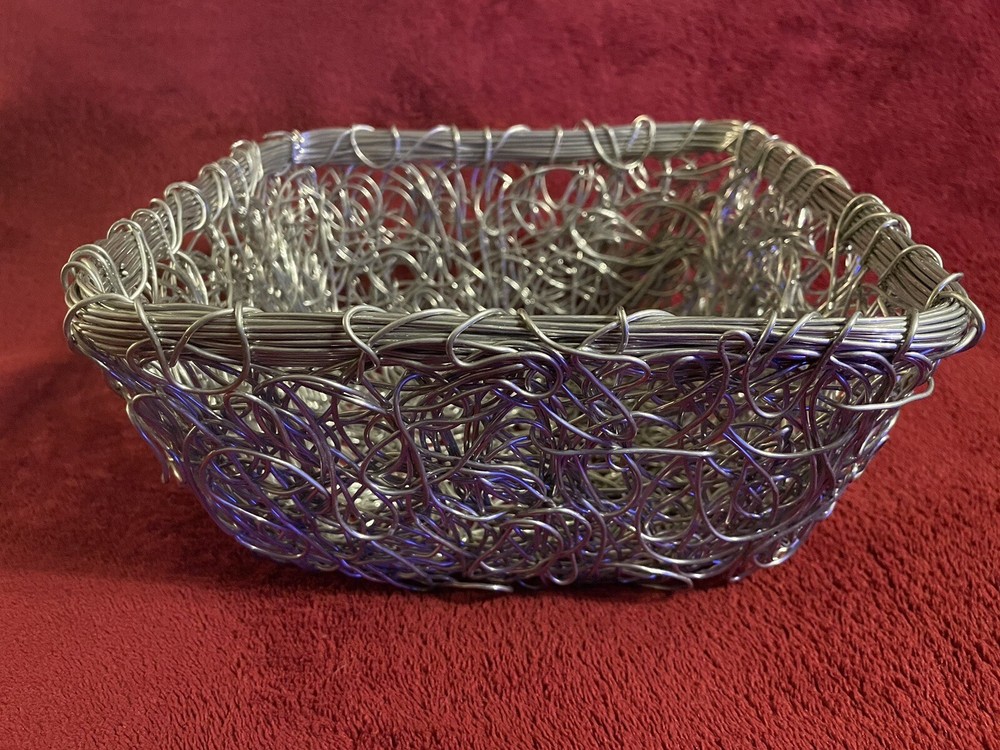 UNIQUE TWISTED METAL SILVER WIRE 8" BOHO STYLE BREAD / FRUIT BASKET