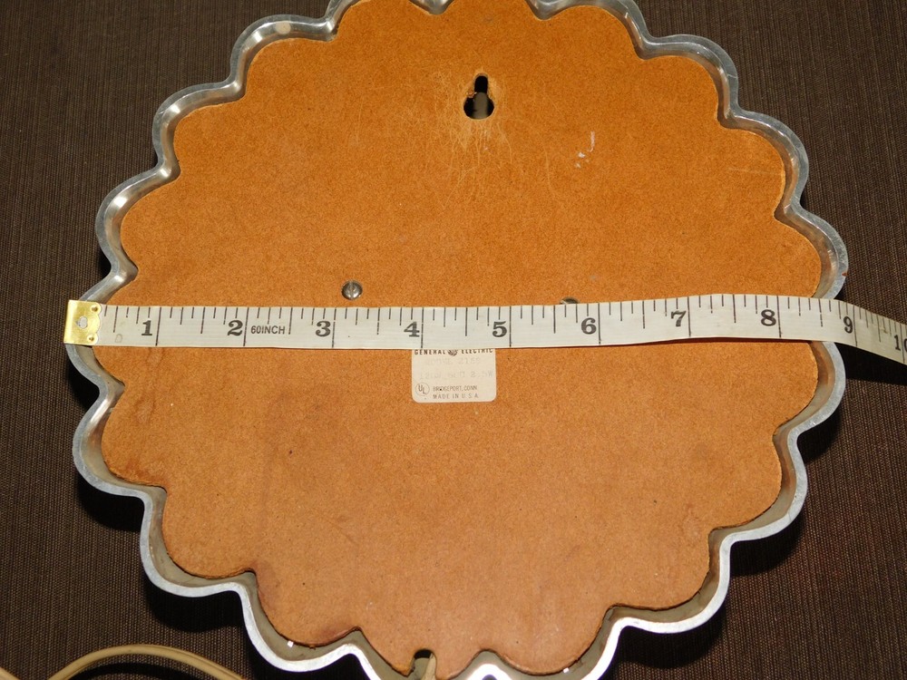 VINTAGE KITCHEN 8 1/2" GE GENERAL ELECTRIC PLASTIC WALL CLOCK MODEL 2158