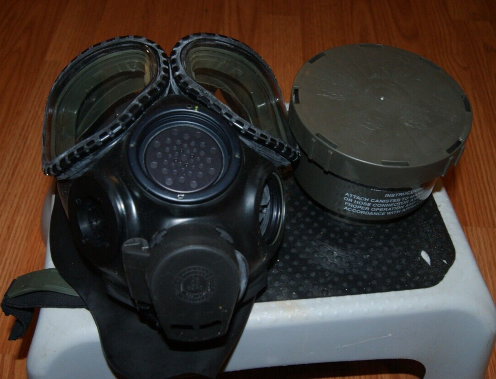 M40 SERIES GAS MASK MEDIUM -LARGE SIZE