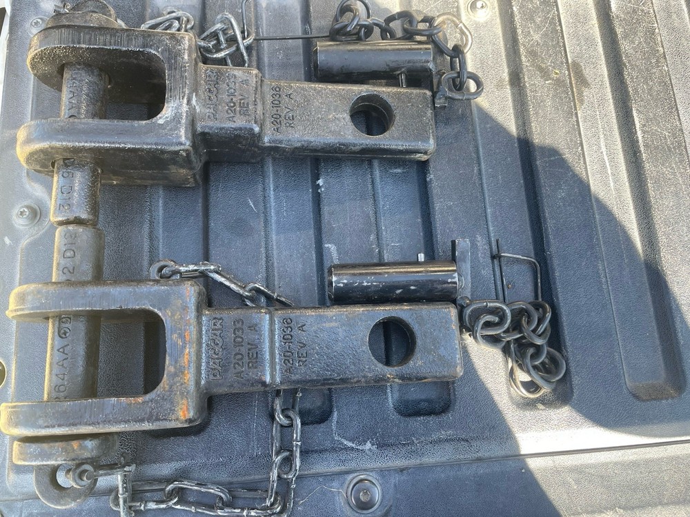 Paccar/Kenworth  A20-1036 Tow Hook Set